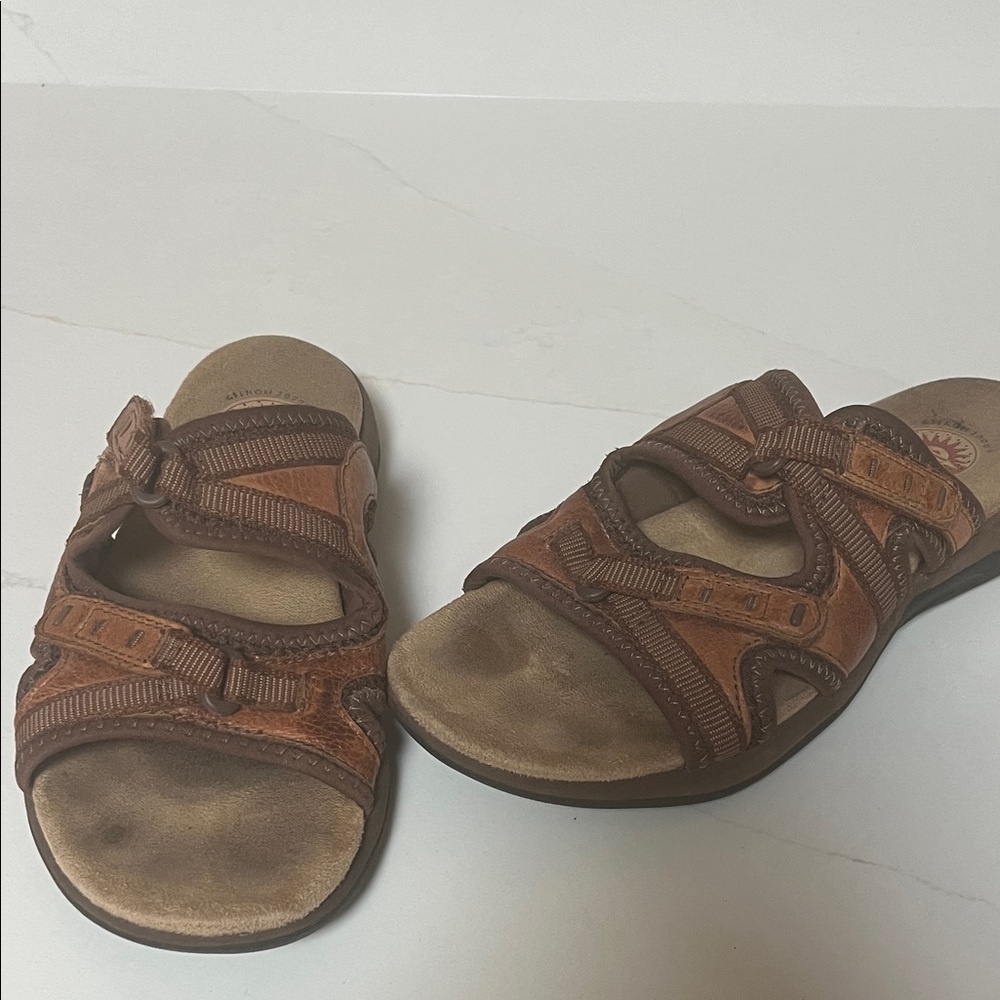 Earth Spirit Tan Leather Sandals Size 7